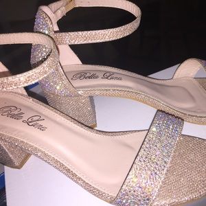 Champagne colored high heels w/an extra sparkle.